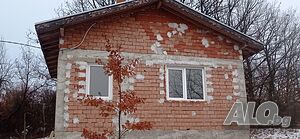 Продавам малка къща със голямо дворно място
