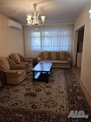 Тристаен с паркомясто в центъра!!!