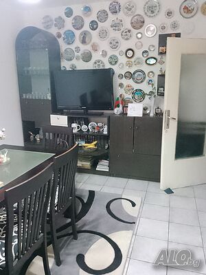 Продавам четиристаен Дружба3
