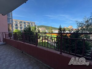 Просторен двустаен апартамент на първа линия до морето в Privilege Fort Beach