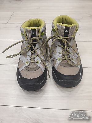 Юношески високи обувки марка Quechua Decathlon