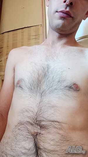 Мъж предлага масажи със Хепи Ед