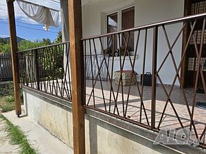 Изработка на метални конструкции, парапети, огради, порти