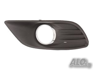 Ford Focus 2 / Решетка предна броня лява с отвор и хром за Форд Фокус 2 08-12