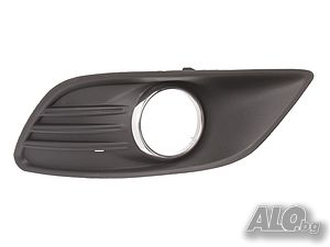 Ford Focus 2 / Решетка предна броня дясна с отвор и хром за Форд Фокус 2 08-12