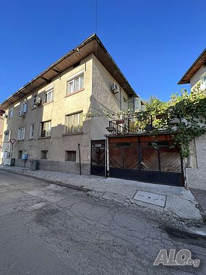 Двуетажна къща за продажба в Широк център - гр. Благоевград