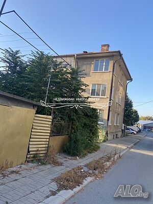 Продажба Етаж от къща гр. Карнобат 500m²
