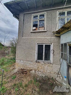 Къща е село Балван