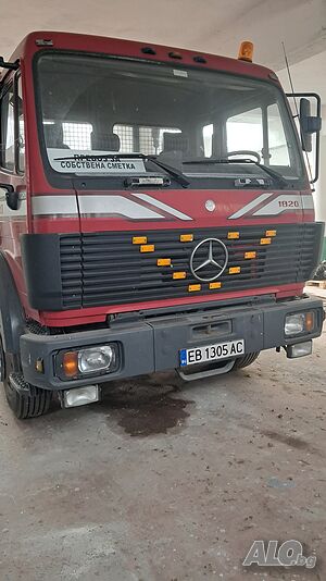 Mercedes-Benz 1822