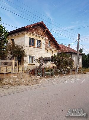 Двуетажна къща в с. Староселци, 35 км от Плевен