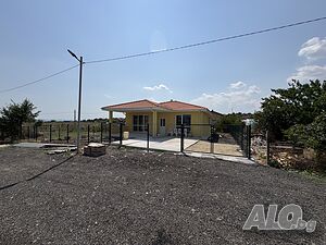 Нова Къща в с. Черни връх Едноетажна къща 120 кв.м РЗП 490 кв.м двор | Къщи, Вили | Черни връх