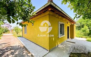 Едноетажна къща с двор в с. Дюлево, обл. Бургас