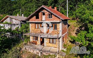 Триетажна къща с двор в с. Китка, обл. Бургас