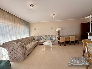 Просторен 3 стаен апартамент с невероятна морска гледка
