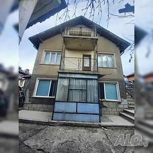 Две къщи и два гаража в един двор в Курило Двуетажна къща 160 кв.м РЗП 620 кв.м двор | Къщи, Вили | Курило Нови Искър