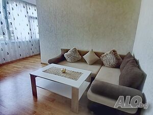 Нощувки в тристаен апартамент център
