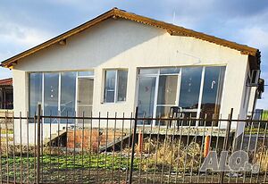 Тухлена фамилна къща 100m².