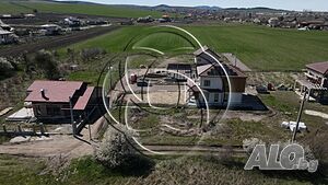 Урегулиран парцел до асфалтов път