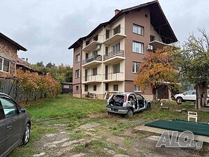 Продават се две масивни къщи - четириетажна и двуетажна в парцел от 780 кв.м., София, с. Доброславци
