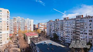 Тристаен под наем в тухлена сграда на ул. Оборище