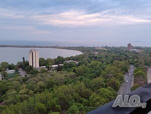 От СОБСТВЕНИК: Двустаен апартамент с морска панорама и възможност за краткосрочен наем