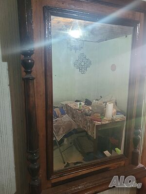 Старинно огледало дърво