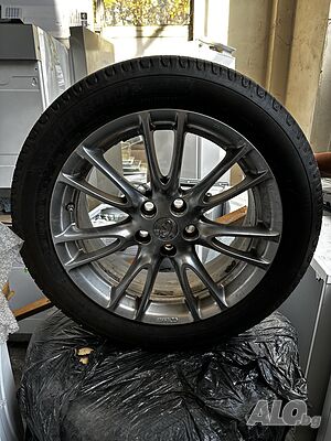 Лята джанта с гума Мишелин почти нова с размер 225/50 R18 за инфинити