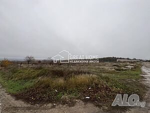 Два поземлени имота в село Стража