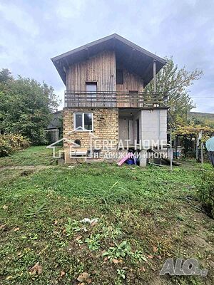 Двуетажна тухлена вила с парцел от 900 кв.м в м-т Кованлъка, гр. Търговище