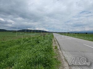 Поземлен имот, намиращ се на главен път Самоков-Дупница