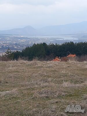 Продавам парцел в вилната зона на Брош