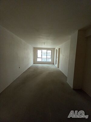 Продавам тристаен апартамент в централната част-Възрожденци