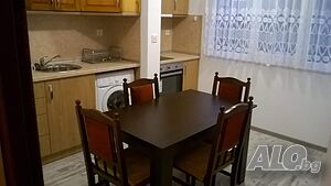 Дава се под наем Двустаен апартамент с отделна кухня с трапезария.