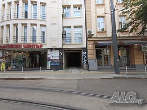 Подземно паркомясто в самия Център на София - между Съдебната палата и централата на БСП
