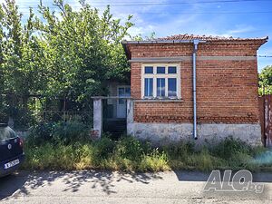 Масивна, едноетажна къща в село на 80 км от морето, община Сунгурларе