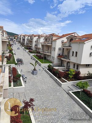 Двухкомнатная квартира в комплексе Grand Village, Кошарица