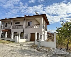 Къща за продажба в с. Струмяни