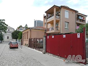 Под наем 2 броя парко места с опция за зареждане на ел. енергия