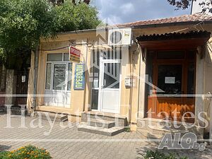 Урегулиран поземлен имот с къща за продажба