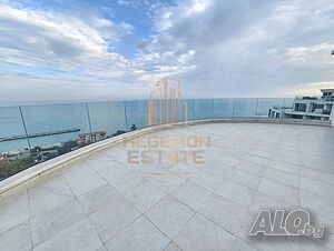 Голям тристаен апартамент с уникална морска панорама в Кабакум