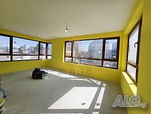 Просторен и светъл тристаен апартамент с Акт 16 в кв. Погреби