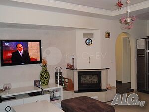 Четиристаен обазаведен апартамент с 3 спални в централната част на Кранево