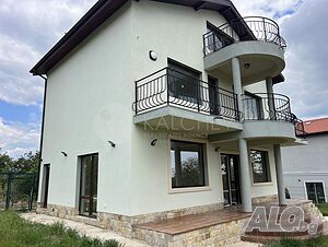 Двуетажна къща на 23 км от Варна, с Акт 16
