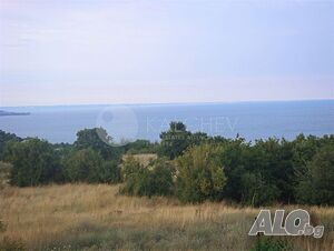Поземлен имот с площ 8810 кв.м до квартал Галата, район Прибой, с морска гледка.