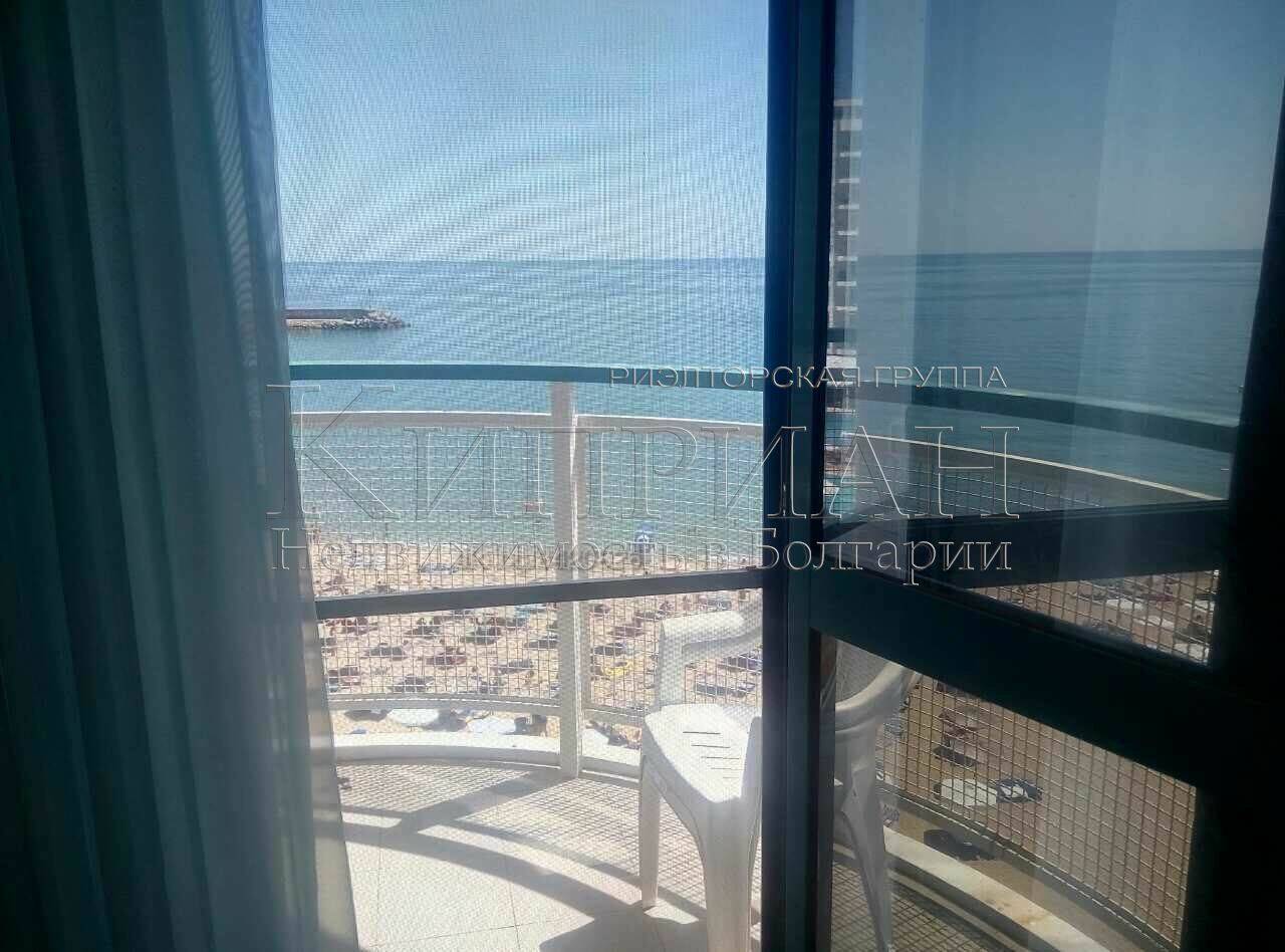 Двустаен апартамент в курорта Златни пясъци.