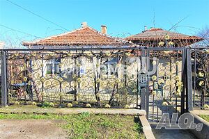 Едноетажна къща, 60кв.м с 500кв.м двор. до ДГ.