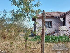 Парцел 2,330дка с къща в Минерални бани, Хасково