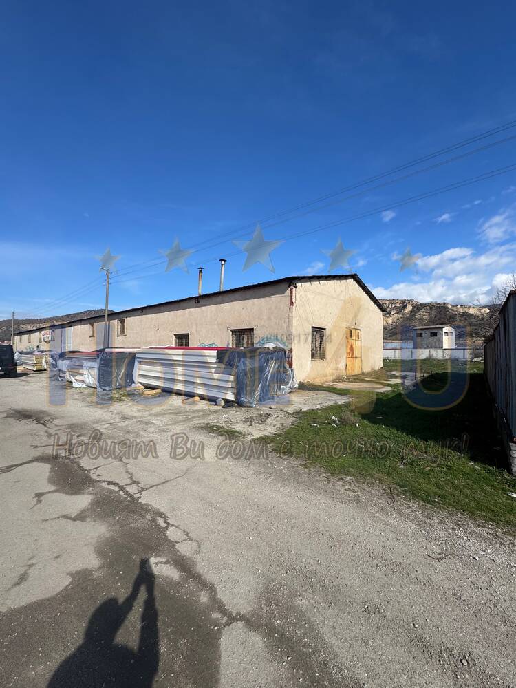 Продава се Складова база с парцел на 100 м. от Е-79 в гр. Кресна - достъп за тирове Склад 738 кв.м | Складове, промишлени и стопански имоти | Кресна