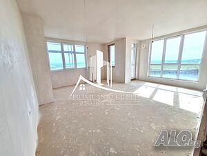 Тристаен апартамент с уникална гледка на среден етаж
