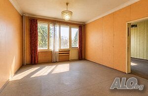 Тристаен апартамент 99 кв.м Тухла 1 етаж Първи жилищен